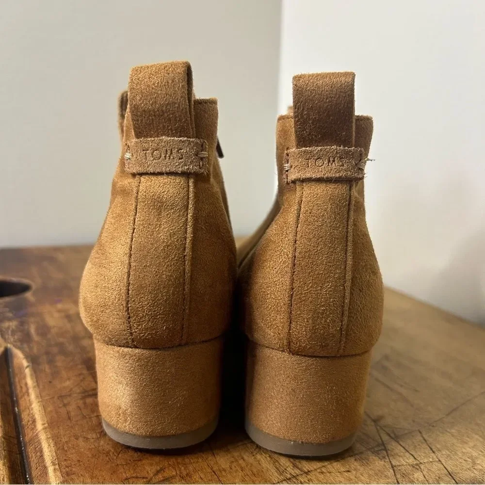 Toms Caramel Brown Suede Youth sz 4.5 Kelsey Wedge Booties 10014332 preworn